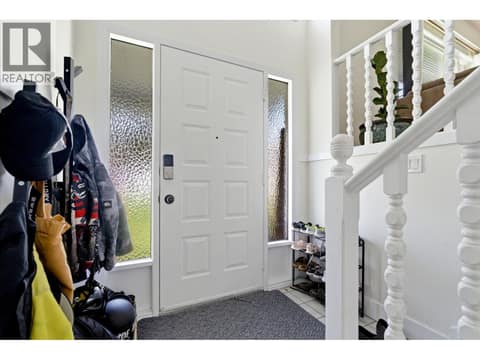 Photo 4 of 3283 McMahon Road, Glenrosa, West Kelowna