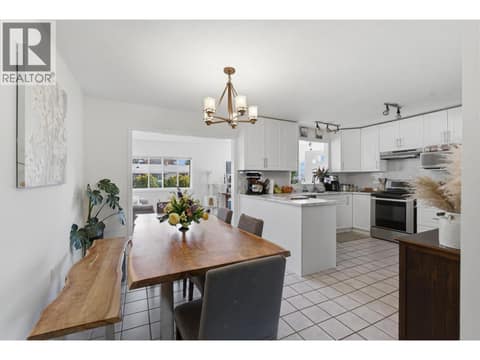 Photo 8 of 3283 McMahon Road, Glenrosa, West Kelowna
