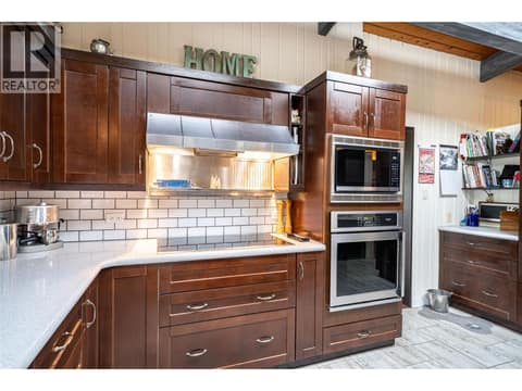 Photo 34 of 701 Robin Road, South BX, Vernon