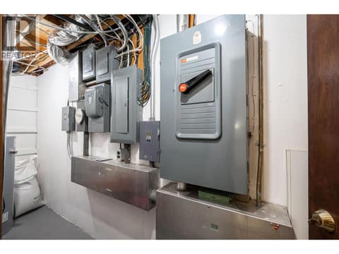 400 Amp Service at 701 Robin Road, South BX, Vernon