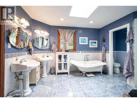 Ensuite Bath at 701 Robin Road, South BX, Vernon