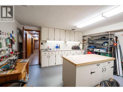Workshop at 701 Robin Road, South BX, Vernon