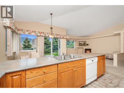 Photo 15 of 124 Sarsons Road Unit# 102, Middleton Mountain Vernon