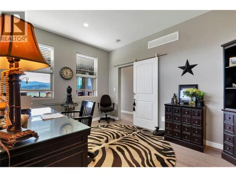 Upstairs Office at 595 Vineyard Way N Unit# 31, Bella Vista, Vernon