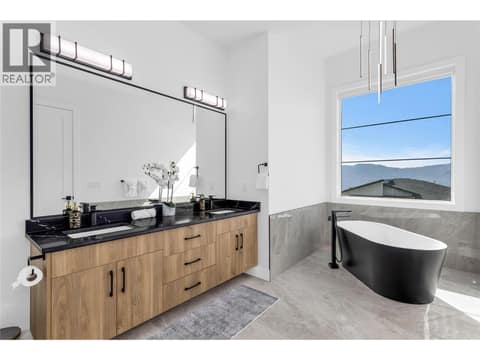 Master Ensuite at 2842 Copper Ridge Drive, Smith Creek, West Kelowna