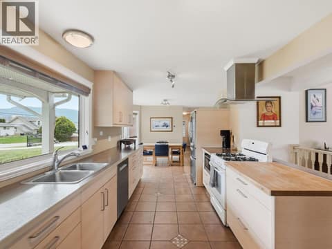 Photo 18 of 855 Ross Avenue, Columbia/Duncan, Penticton