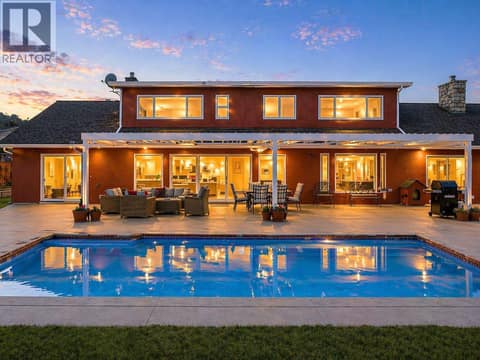 Photo 2 of 855 Ross Avenue, Columbia/Duncan, Penticton