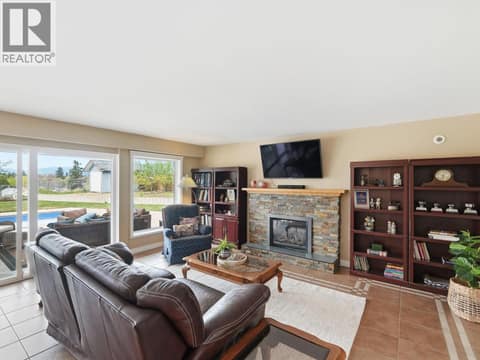 Photo 25 of 855 Ross Avenue, Columbia/Duncan, Penticton