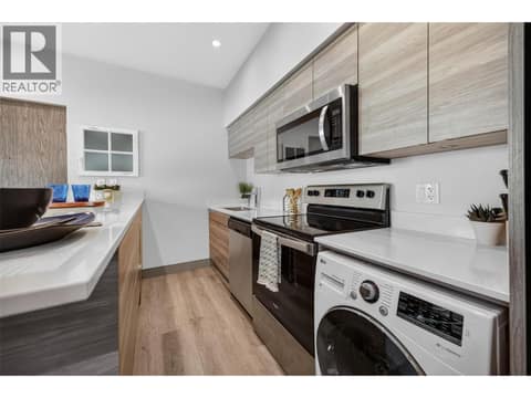 Functional kitchen and full appliances at 2555 Lakeshore Road Unit# 114, Okanagan Landing, Vernon