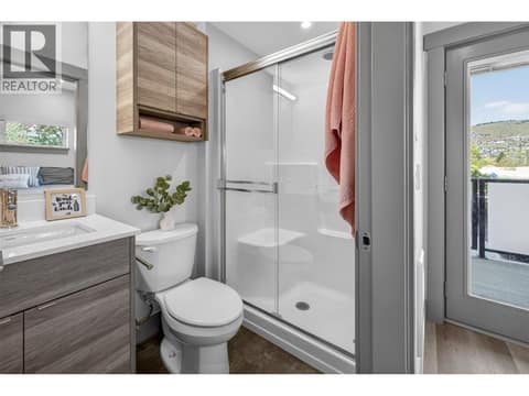 Main bathroom with shower at 2555 Lakeshore Road Unit# 114, Okanagan Landing, Vernon