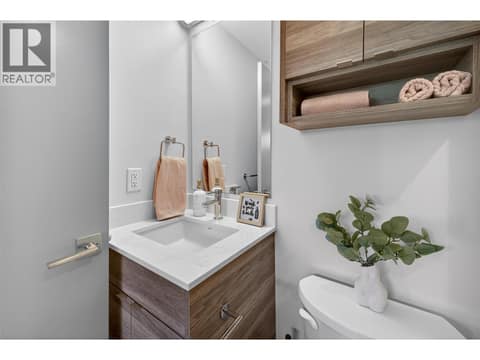 Main bathroom with shower at 2555 Lakeshore Road Unit# 114, Okanagan Landing, Vernon