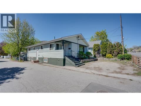 Photo 3 of 3004 37 Street, City of Vernon