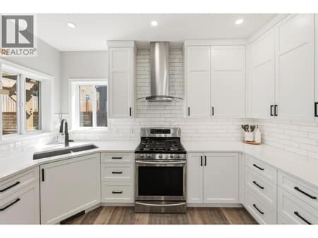 Photo 6 of 2381 Wiltse Drive, Wiltse/Valleyview, Penticton