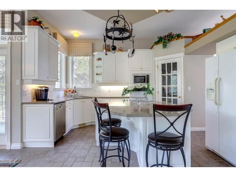 Photo 20 of 1101 Phoenix Drive, Foothills, Vernon