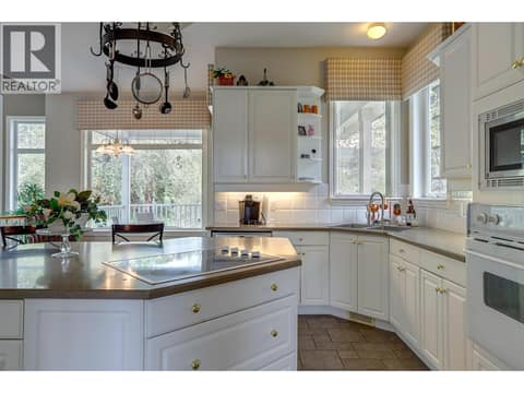 Photo 26 of 1101 Phoenix Drive, Foothills, Vernon