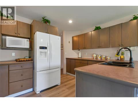 Photo 13 of 35 Peregrine Way, Adventure Bay, Vernon