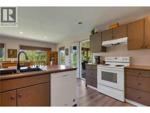 Photo 15 of 35 Peregrine Way, Adventure Bay, Vernon