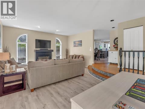 Photo 5 of 3257 JUNIPER Drive, Naramata Rural