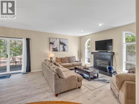 Photo 6 of 3257 JUNIPER Drive, Naramata Rural