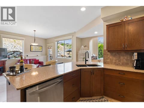 Photo 12 of 1011 Foothills Court, Foothills, Vernon
