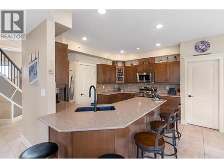 Photo 6 of 1011 Foothills Court, Foothills, Vernon