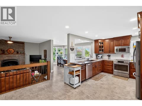 Photo 6 of 1544 Woodridge Road, Crawford Estates, Kelowna