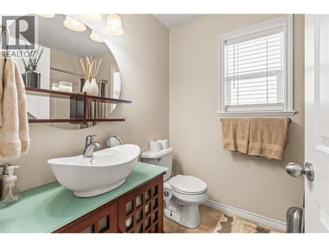 Main Floor Bath at 938 Mt Bulman Drive, Middleton Mountain Vernon