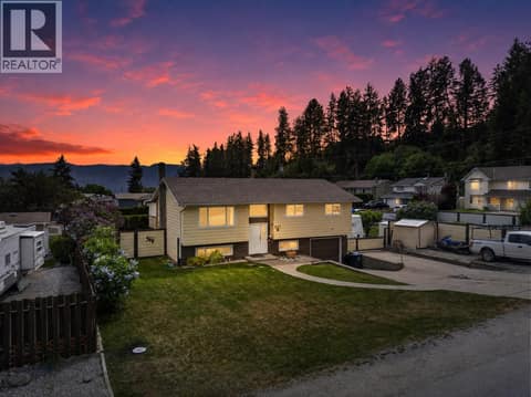 Photo 2 of 3163 McCoy Road, Glenrosa, West Kelowna