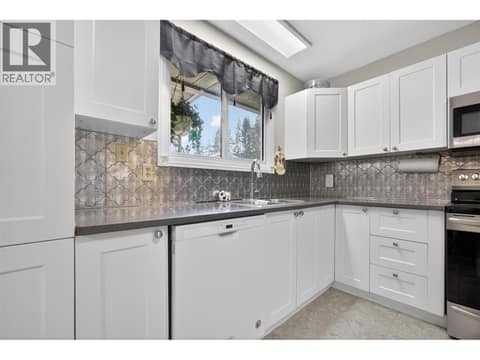 Photo 4 of 3163 McCoy Road, Glenrosa, West Kelowna