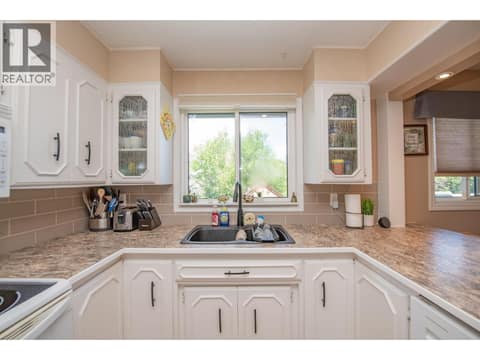 Photo 10 of 3701 15 Avenue, Mission Hill, Vernon
