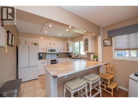 Photo 4 of 3701 15 Avenue, Mission Hill, Vernon