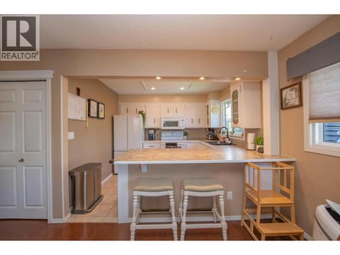Photo 5 of 3701 15 Avenue, Mission Hill, Vernon