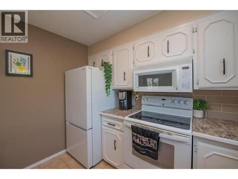 Photo 8 of 3701 15 Avenue, Mission Hill, Vernon