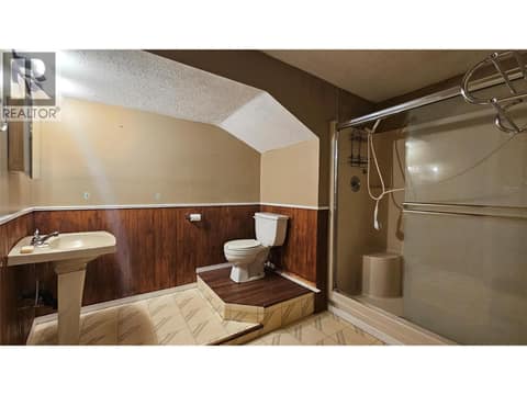 Basement bath at 405 Kildare Way, Okanagan North, Vernon
