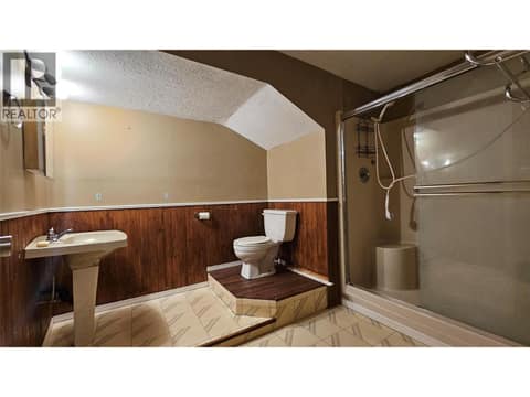 Basement bath at 405 Kildare Way, Okanagan North, Vernon