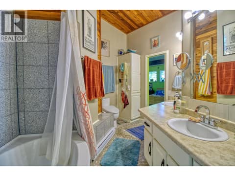 Primary bath at 405 Kildare Way, Okanagan North, Vernon