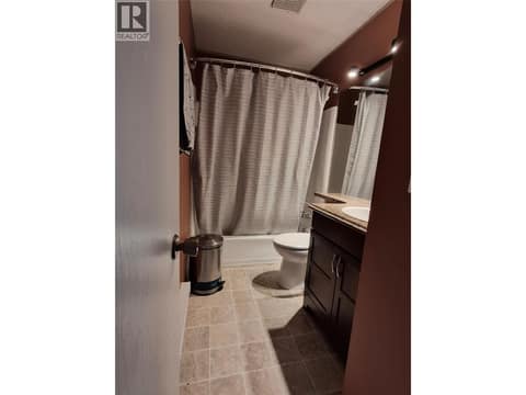 Main bathroom at 4102 24 Avenue Unit# 2, South Vernon