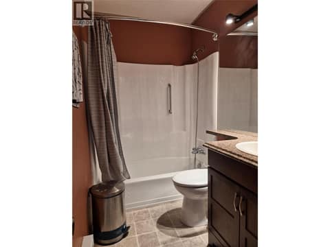 Main bathroom at 4102 24 Avenue Unit# 2, South Vernon