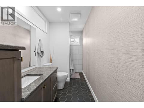 5 pce ensuite off main bedroom. at 647 Mt Ida Drive, Middleton Mountain Coldstream