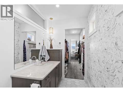 5 pce ensuite off main bedroom. at 647 Mt Ida Drive, Middleton Mountain Coldstream