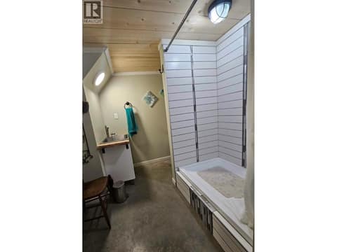 Bath basement at 270 Brash-Allen Road, Enderby / Grindrod