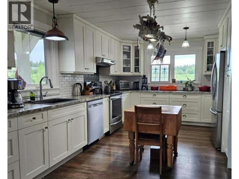 Beautiful country kitchen at 270 Brash-Allen Road, Enderby / Grindrod