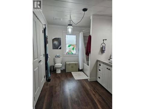 Main bath at 270 Brash-Allen Road, Enderby / Grindrod