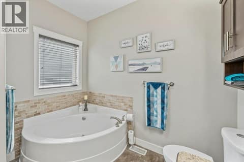 5-piece ensuite with soaker tub at 8300 GALLAGHER LAKE FRONTAGE Road Unit# 91, Oliver Rural
