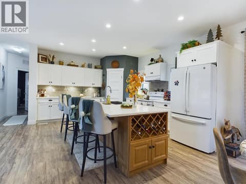 Photo 3 of 1020 BULLMOOSE Way, Osoyoos Rural