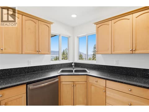Photo 12 of 2850 Evergreen Drive, Wiltse/Valleyview, Penticton