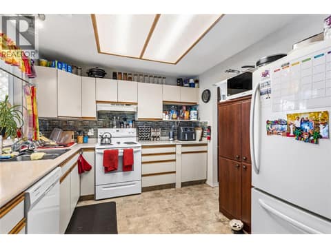 Photo 6 of 3900 27 Avenue Unit# 49, Westmount, Vernon