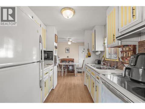 Photo 10 of 2727 Lakeshore Road Unit# 36, Bella Vista, Vernon
