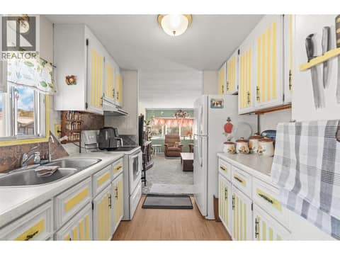 Photo 8 of 2727 Lakeshore Road Unit# 36, Bella Vista, Vernon