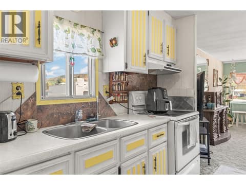 Photo 9 of 2727 Lakeshore Road Unit# 36, Bella Vista, Vernon